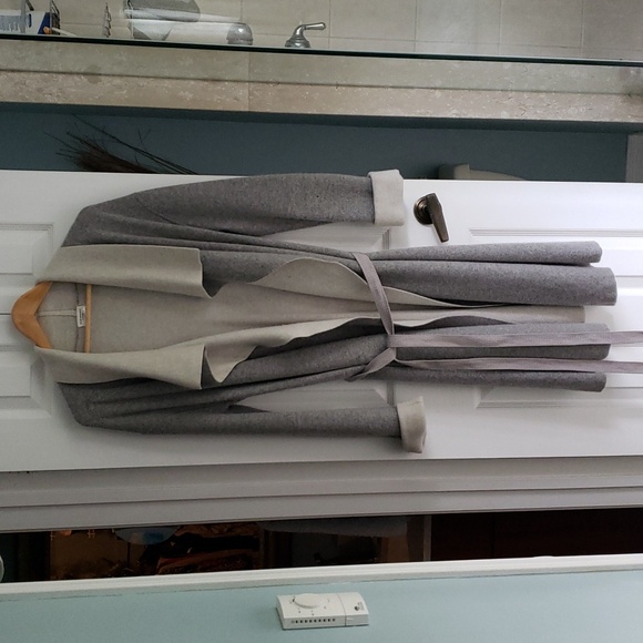 Two tone grey reversible sweater/coat - Picture 1 of 4